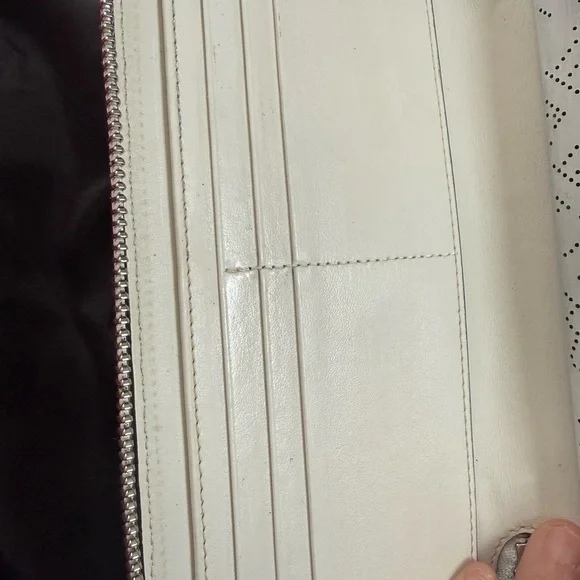 Burberry white Cream Leather Wallet - Picture 6 of 9